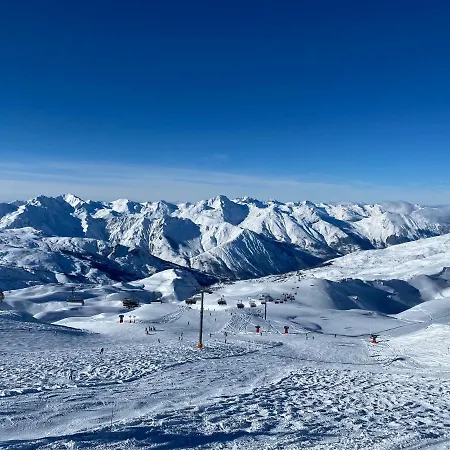 Apartment Olympie, Avec Balcon Et Vue Montagne, Aux Pieds, Meribel-mottaret *